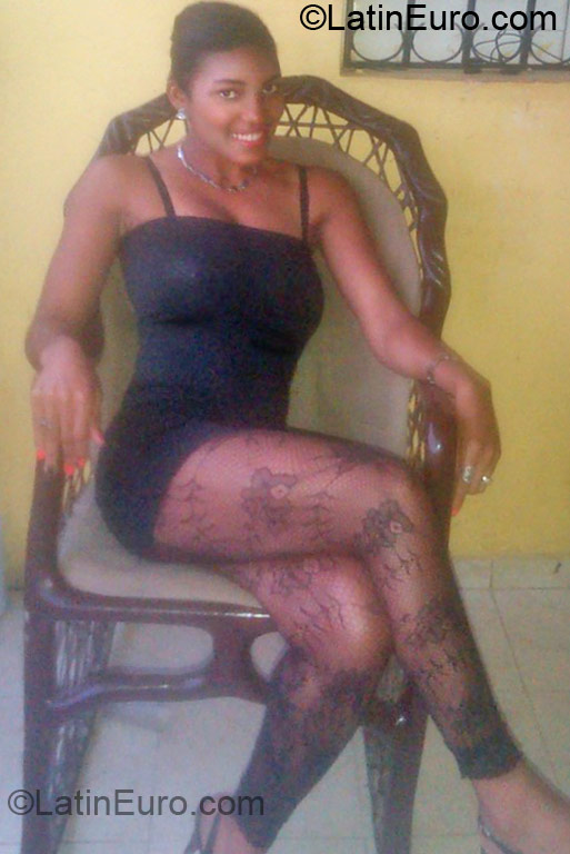 Date this passionate Dominican Republic girl Yarileisi from Santo Domingo DO30465