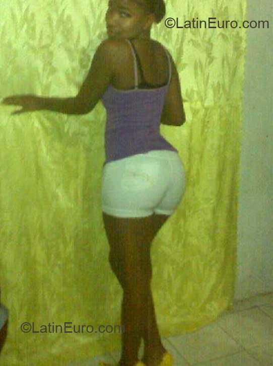 Date this hard body Jamaica girl Rushelle from Kingston JM2495