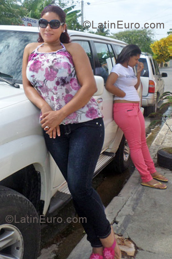 Date this attractive Dominican Republic girl Angelina paulin from Santo Domindo DO27009
