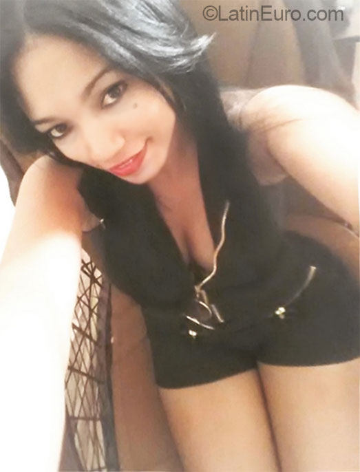 Date this attractive Dominican Republic girl Greily from Santiago DO31309