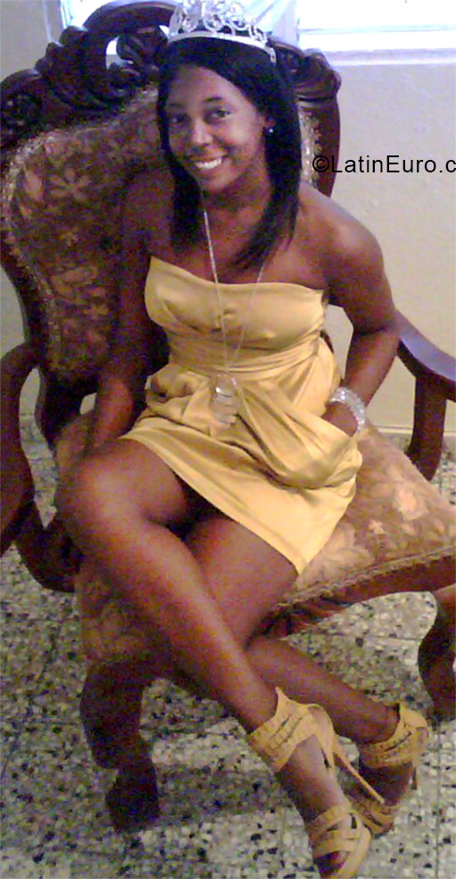 Date this good-looking Dominican Republic girl Charina from San Cristobal DO27370