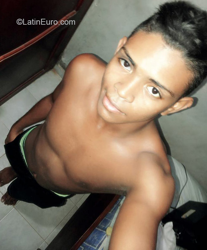 Date this sensual Colombia man Nadir from Medellin CO16873
