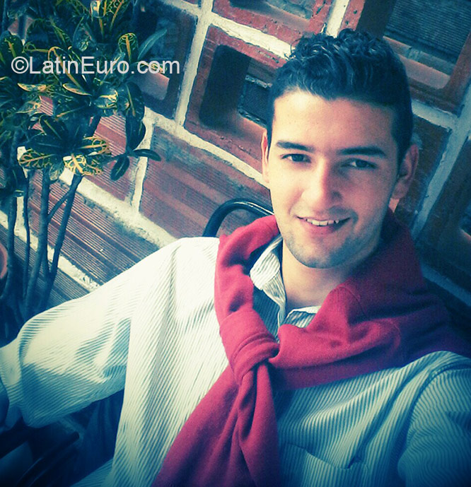 Date this charming Colombia man Andres from Medellin CO17077