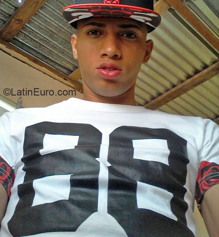 Date this tall Dominican Republic man Jose from Santo Domingo DO22269