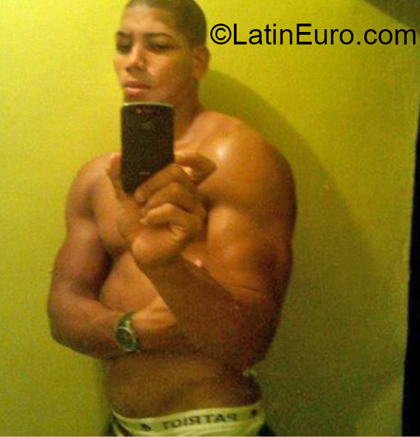 Date this georgeous Dominican Republic man Franklin from Santo Domingo DO22294