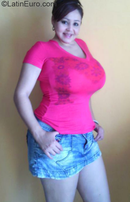 Date this happy Colombia girl Gina from Cartagena CO21639