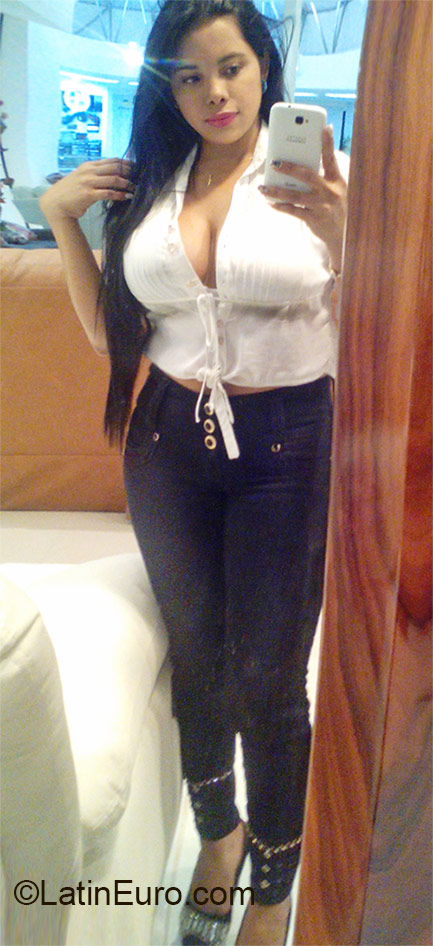 Date this georgeous Colombia girl Valeria from Pereira CO17620
