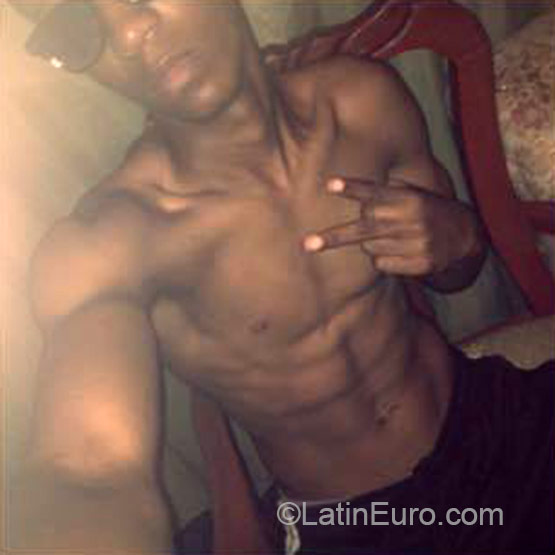 Date this hard body Dominican Republic man Antoni from Santiago DO22495