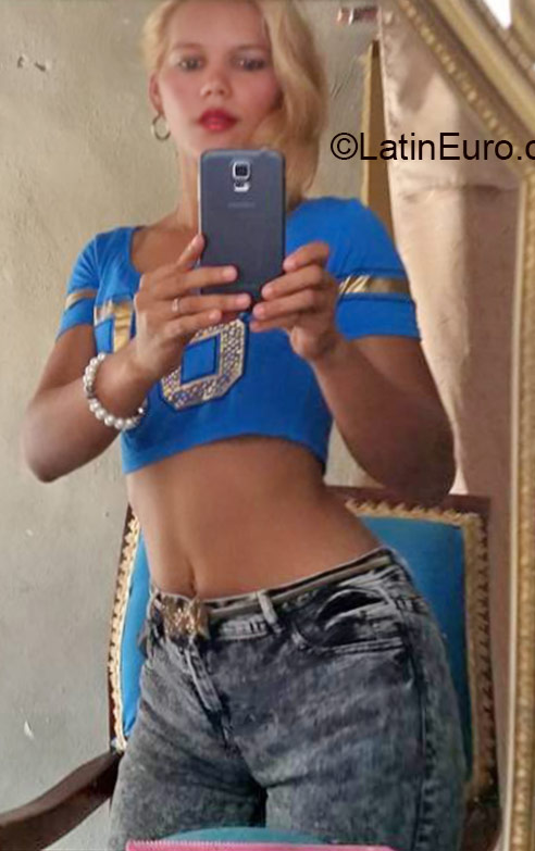 Date this attractive Dominican Republic girl Yahairia from Santiago DO22553
