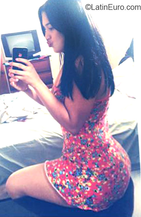 Date this hot Dominican Republic girl Carla from Santiago DO22613