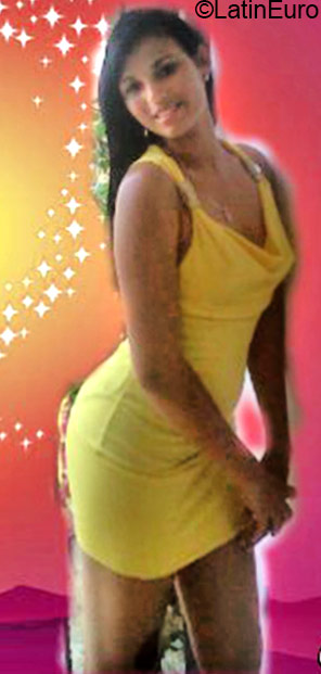 Date this beautiful Dominican Republic girl Digna from Santo Domingo DO22615