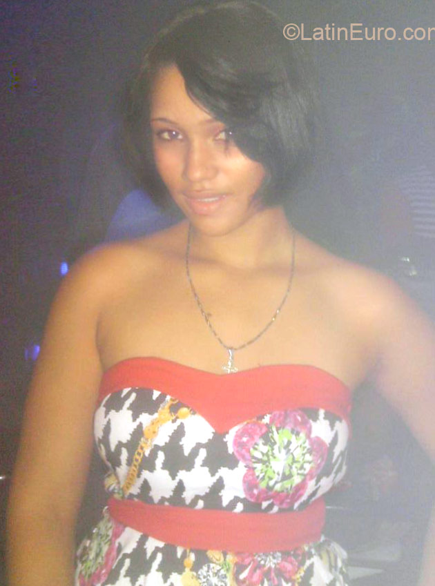 Date this gorgeous Dominican Republic girl Diana from Santo Domingo DO23873