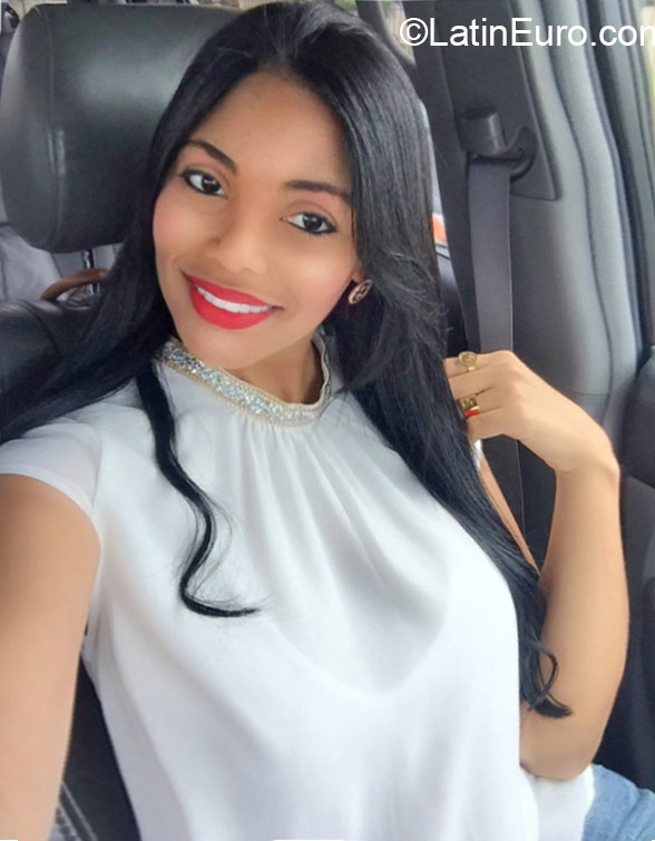 Date this good-looking Dominican Republic girl Perla from Santo Domingo DO22629