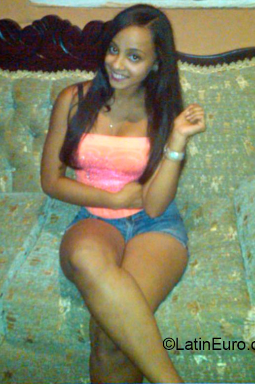 Date this pretty Dominican Republic girl Noemi from Santiago DO22638