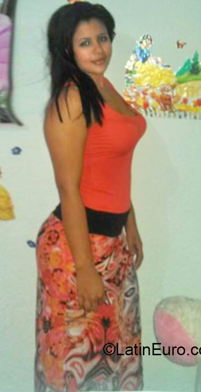 Date this hard body Colombia girl Fernanda from Caucasia CO17714