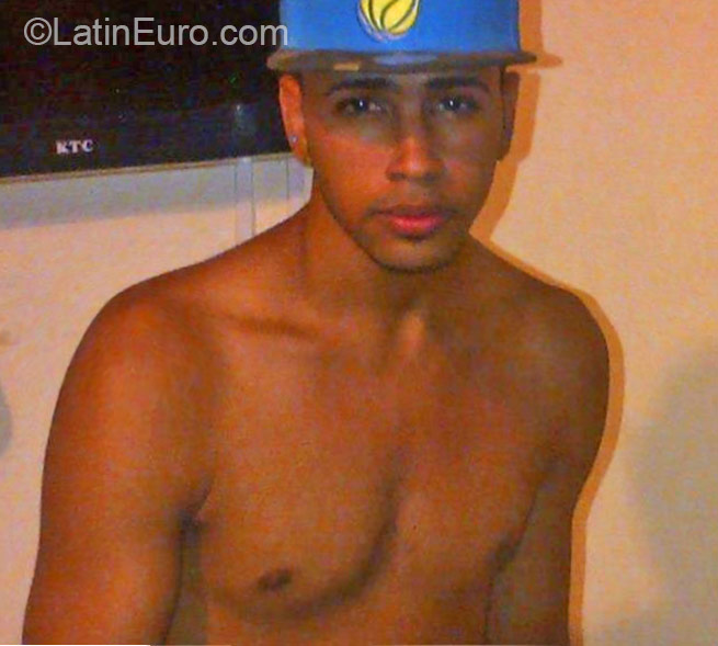 Date this pretty Dominican Republic man Chris from Santiago DO22682