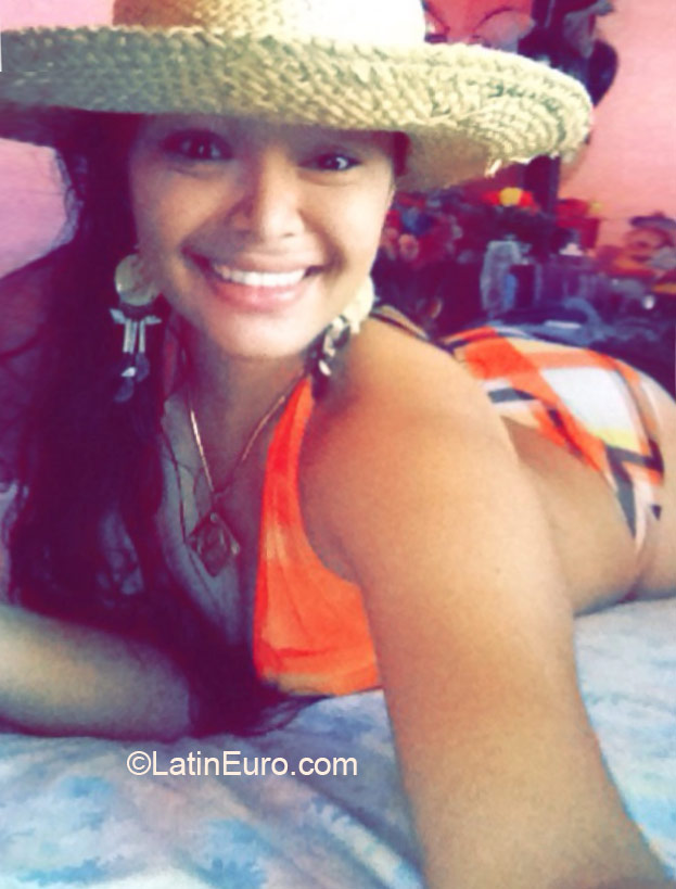 Date this exotic Honduras girl Suyapa from Tela Atlantida HN1595