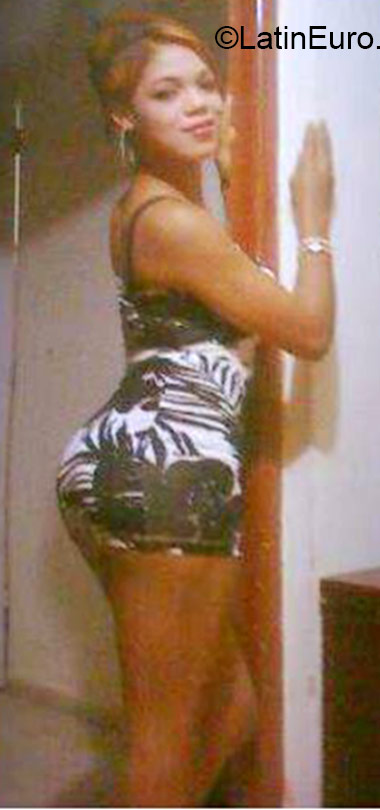 Date this good-looking Dominican Republic girl Kenia from Santiago DO22764