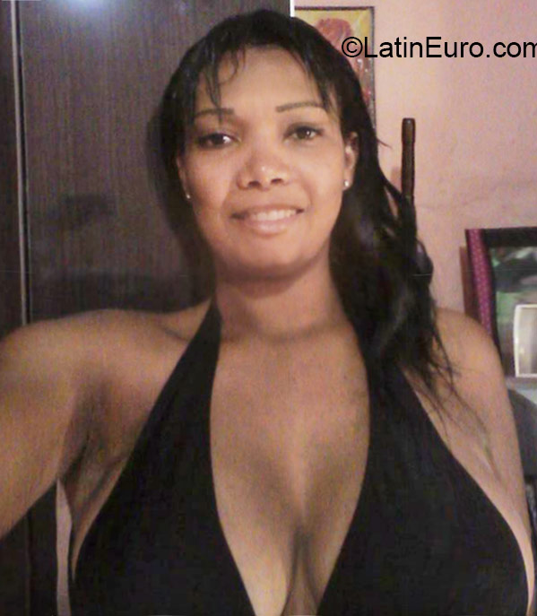 Date this beautiful Brazil girl Flavia from Rio De Janeiro BR9403