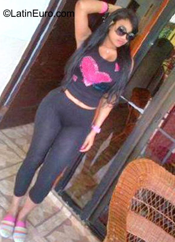 Date this voluptuous Dominican Republic girl Samantha from Puerto Plata DO22855