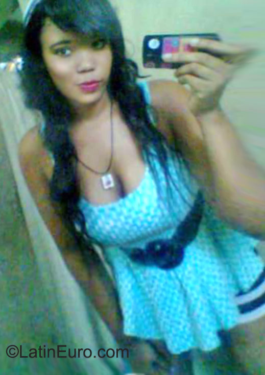 Date this cute Dominican Republic girl Ariany from Santo Domingo DO22881