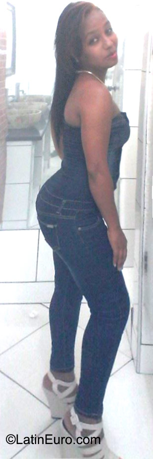 Date this lovely Dominican Republic girl Jaralin from Santo Domingo DO22906
