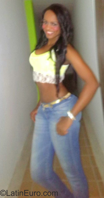 Date this fun Colombia girl Alejandra from Cali CO17828