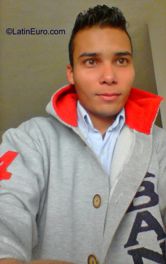 Date this attractive Colombia man Carlos from Bogota CO17831