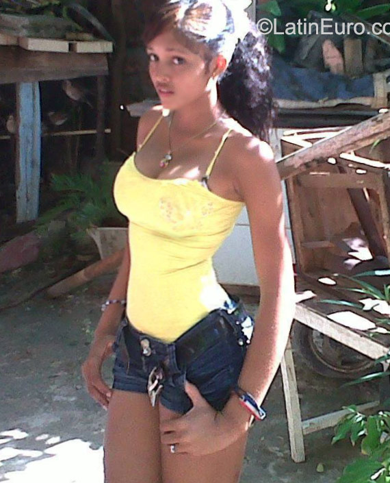 Date this delightful Dominican Republic girl Alexia from Santo Domingo DO22955