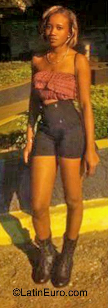 Date this sensual Jamaica girl Yanike from Clarendon JM2134