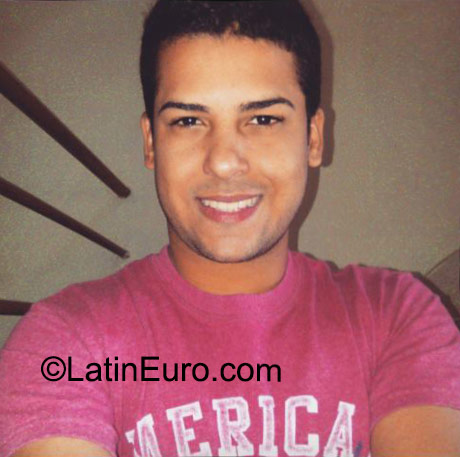 Date this pretty Dominican Republic man Leury from Santo Domingo DO23007
