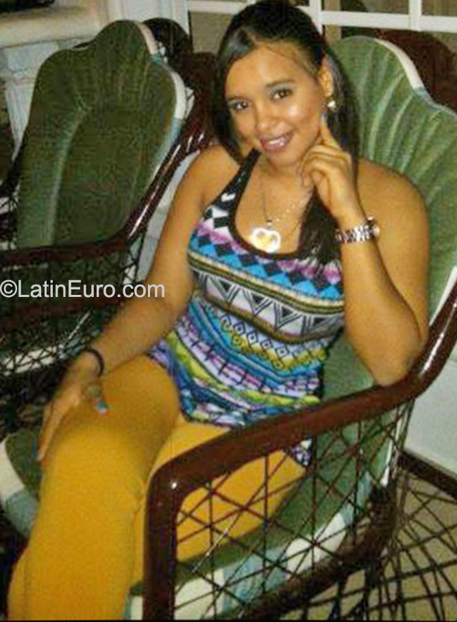 Date this foxy Dominican Republic girl Karina from Santo Domingo DO23011