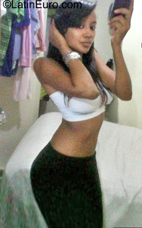 Date this pretty Dominican Republic girl Ana from Santo Domingo DO23013