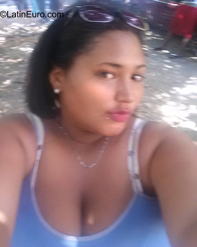 Date this young Dominican Republic girl Jarony from Santo Domingo DO23058