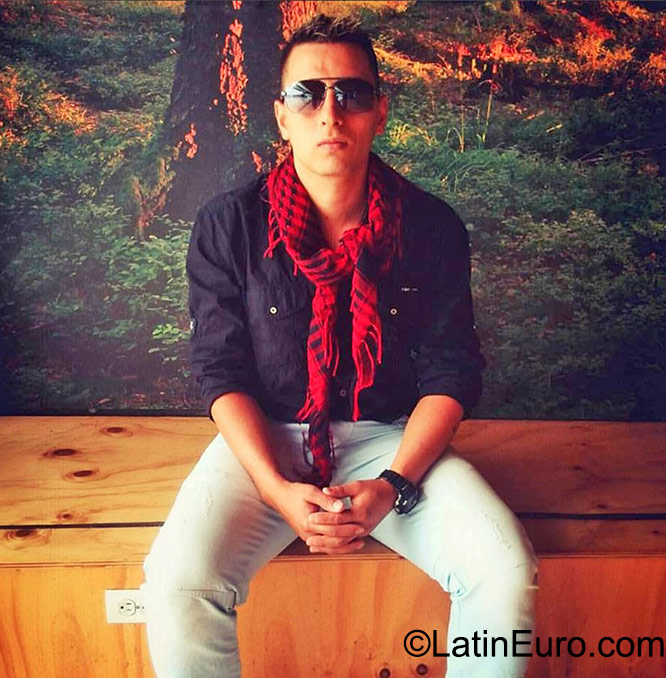 Date this stunning Colombia man Mauricio from Medellin CO17934