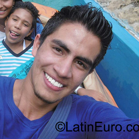Date this attractive Colombia man Esteven from Bogota CO17936