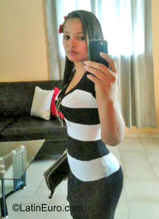 Date this tall Dominican Republic girl Yinet from Santo Domingo DO23138