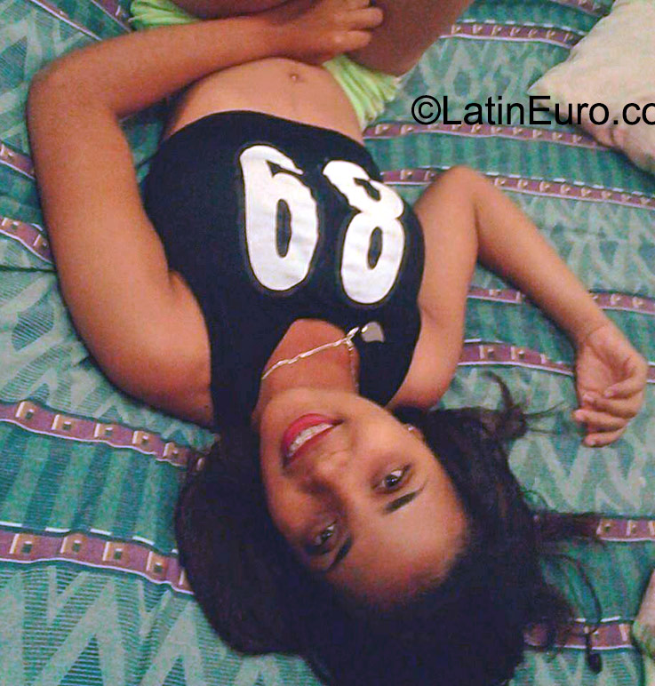 Date this attractive Dominican Republic girl Lucia from Santo Domingo DO23181