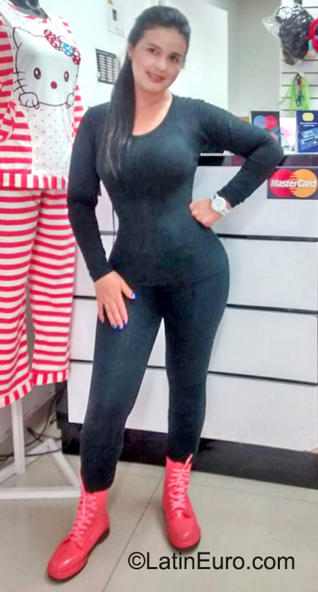 Date this lovely Colombia girl Sara from Bogota CO18021