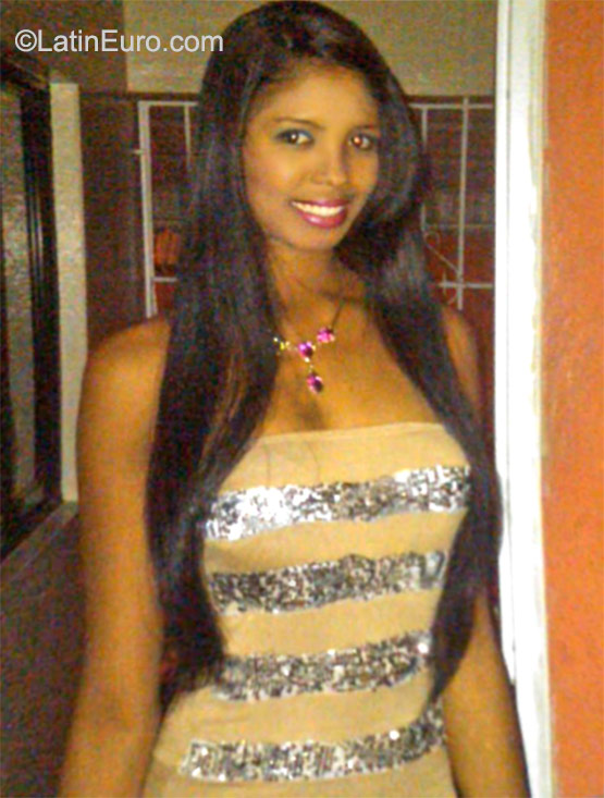 Date this gorgeous Dominican Republic girl Yamil from Santo Domingo DO23290