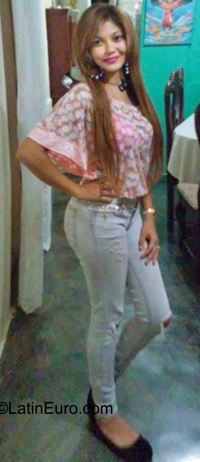 Date this gorgeous Dominican Republic girl Mariannely from Santo Domingo DO23330