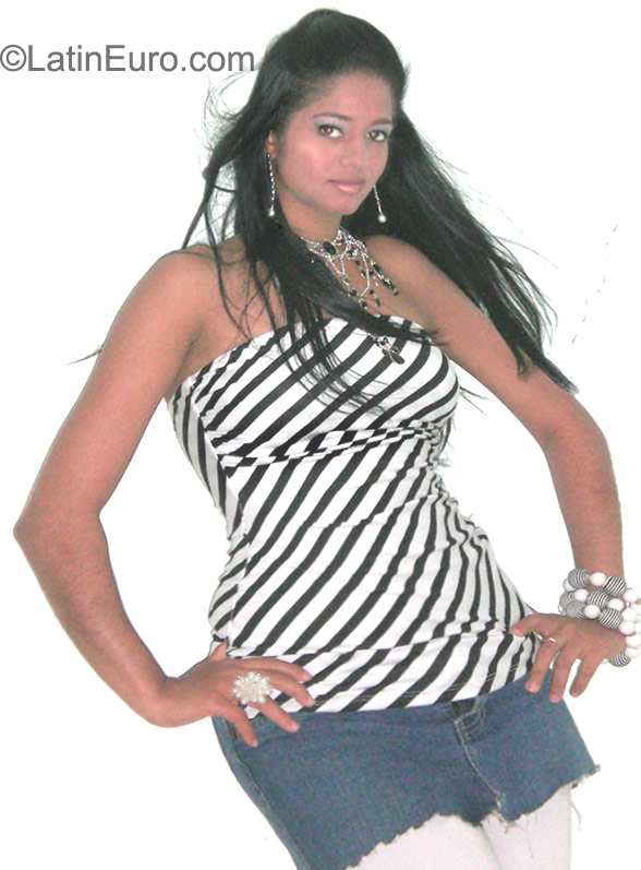 Date this nice looking Dominican Republic girl Mabel from Santiago DO23388