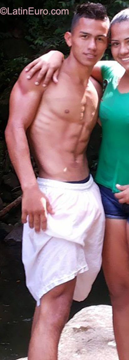Date this good-looking Colombia man Ivan from Medellin CO18082