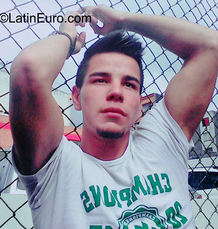 Date this hot Colombia man Elias from Bogota CO18083