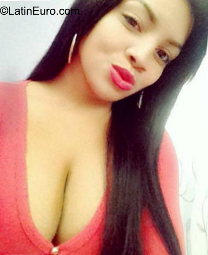 Date this sultry Dominican Republic girl Veronica from Santiago DO23476