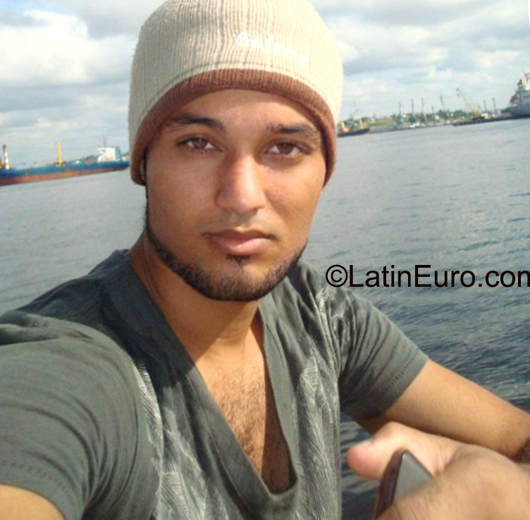 Date this good-looking Dominican Republic man Manuel from Punta Cana DO23485