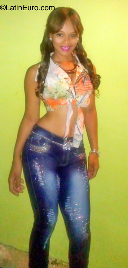 Date this exotic Dominican Republic girl Lisandria from Puerto plata DO23497
