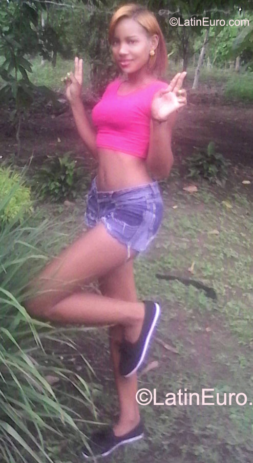 Date this athletic Dominican Republic girl Yonelii from Santo Domingo DO23507