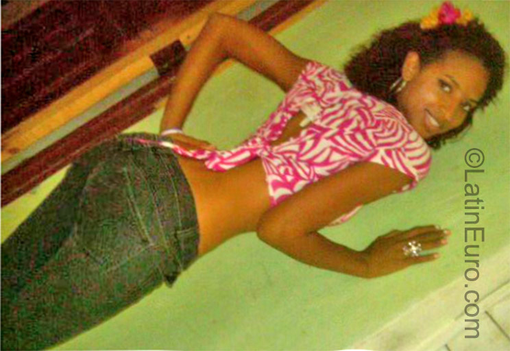 Date this gorgeous Dominican Republic girl Shedelan from Santo Domingo DO23598