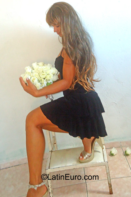 Date this happy Brazil girl Bela from Recife BR9544